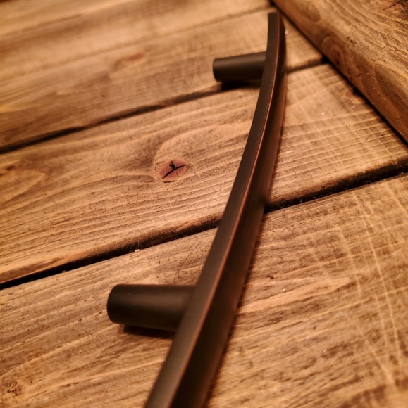 Cabinet pull - Picture 2 of 4